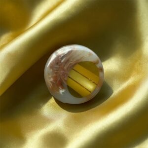 Beige met bruin met detail
