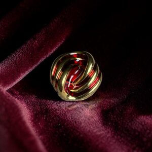 Rood met gouden glim